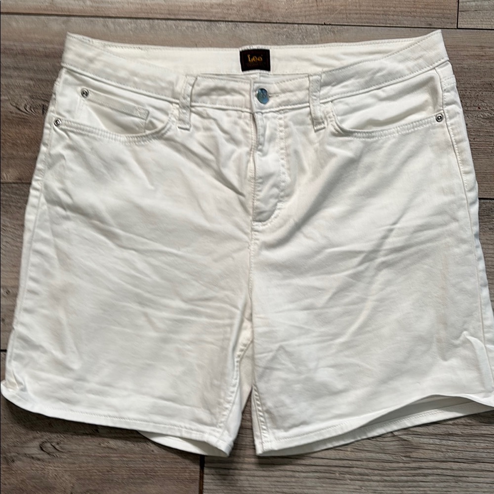Lee Women's White Shorts Stetchy Size 16